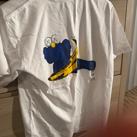 Kaws x Uniqlo tshirt - small - Picture 2 of 3